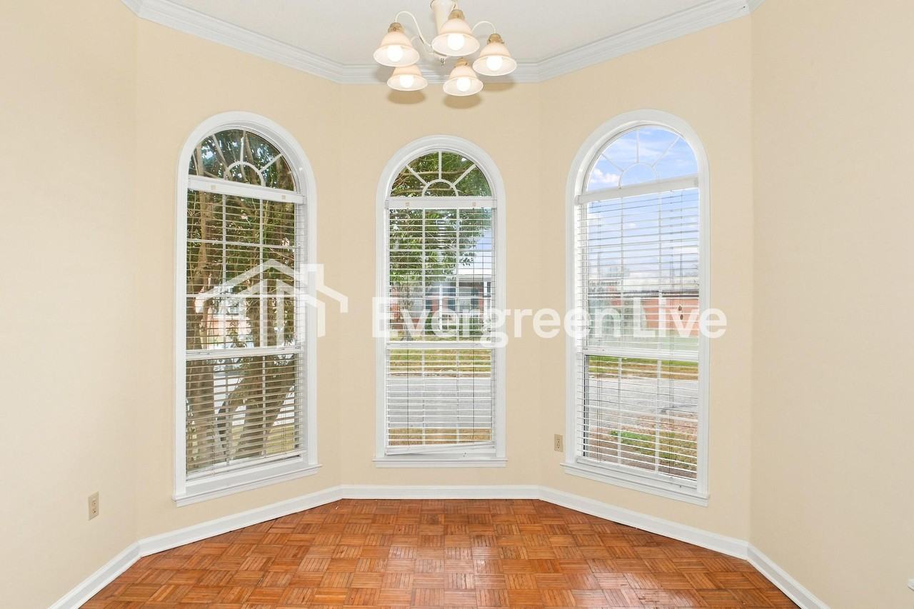 5009 Flanders Ave - Photo 5 of 15