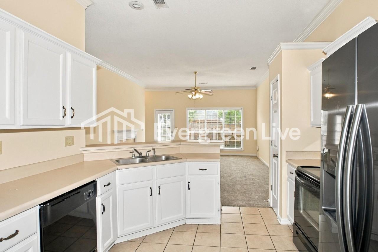 5009 Flanders Ave - Photo 6 of 15