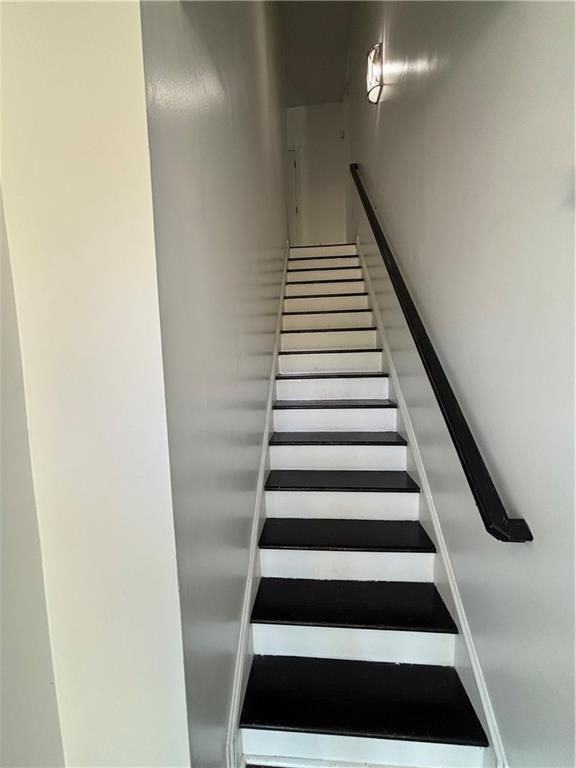 584 Windsor St Sw - Photo 5 of 15