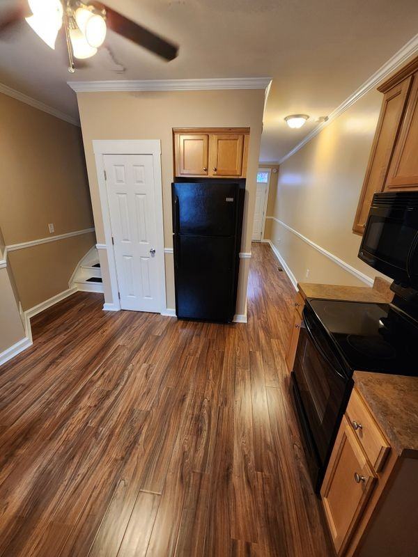 133 Howard St - Photo 4 of 12