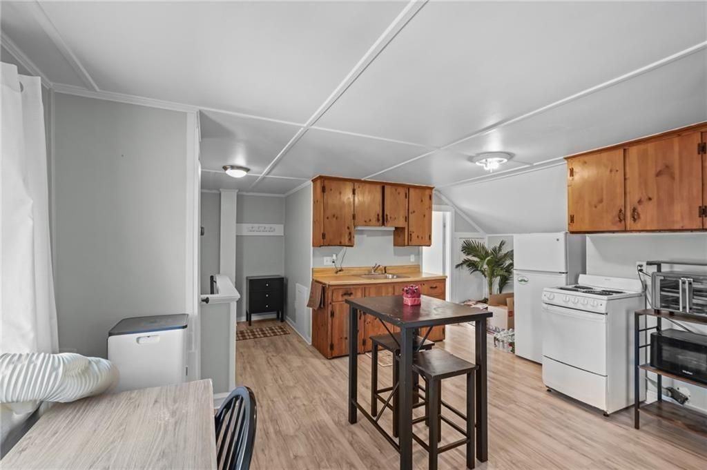 32 Houston Ave ##3 - Photo 5 of 13