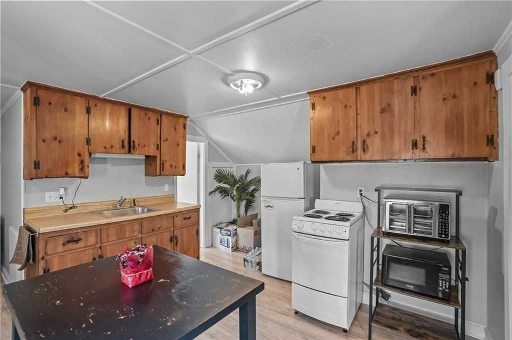 32 Houston Ave ##3 - Photo 6 of 13