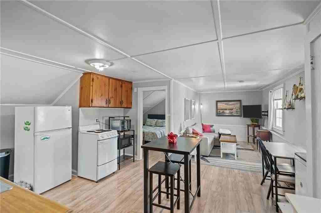 32 Houston Ave ##3 - Photo 7 of 13