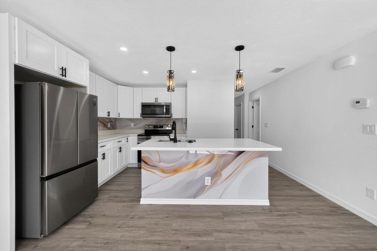 520 Way St - Photo 3 of 25