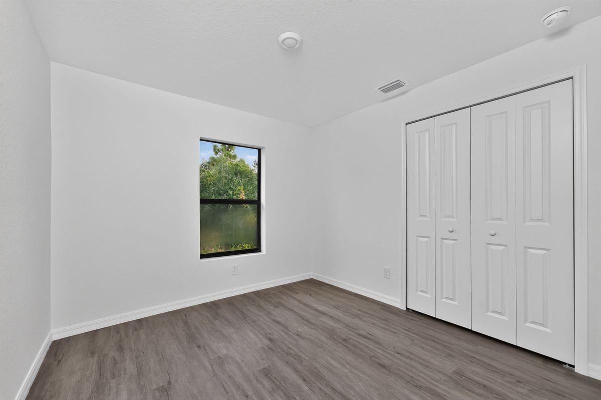 520 Way St - Photo 6 of 25