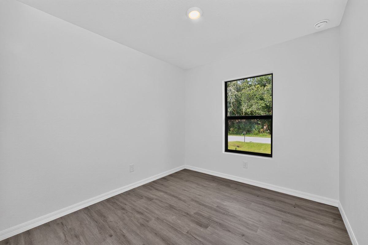 520 Way St - Photo 7 of 25