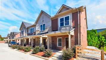 featured image of 407 Peyton Pl #407