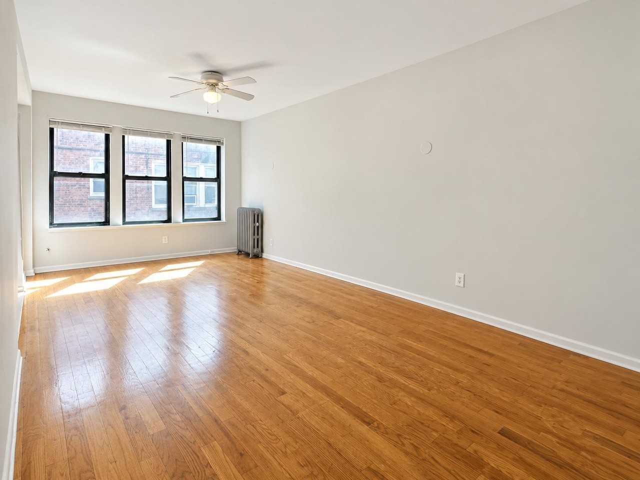 5459 S Everett Ave #1B - Photo 3 of 16