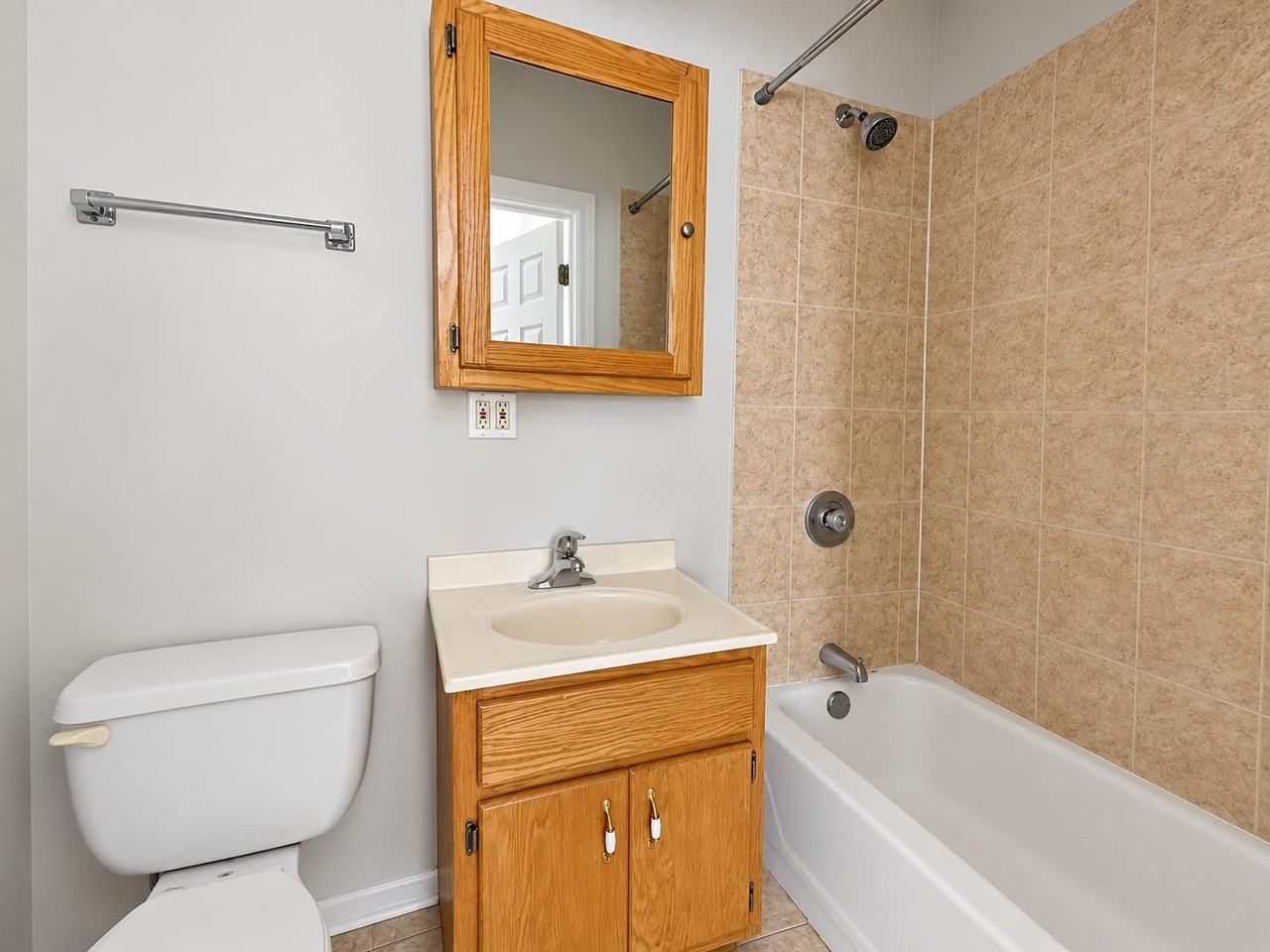 5459 S Everett Ave #1B - Photo 4 of 16