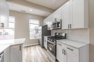 1118 W 17th St #3 - Photo 1 of 1
