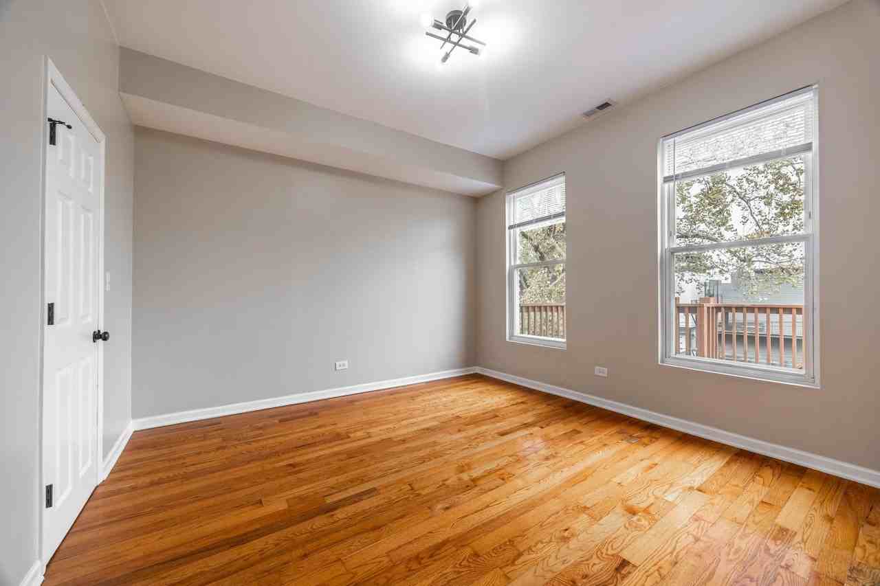 1118 W 17th St #3 - Photo 5 of 25