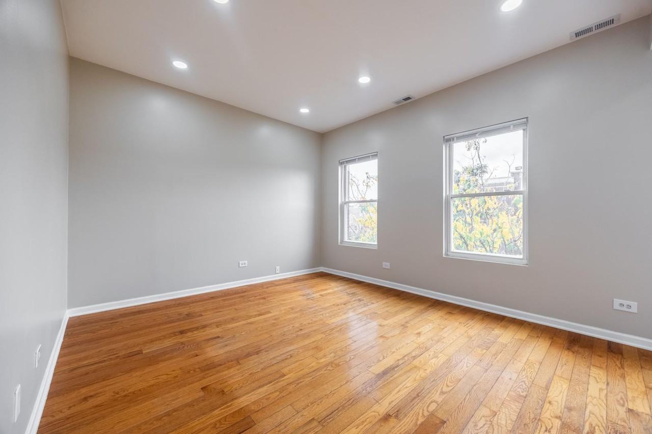 1118 W 17th St #3 - Photo 7 of 25