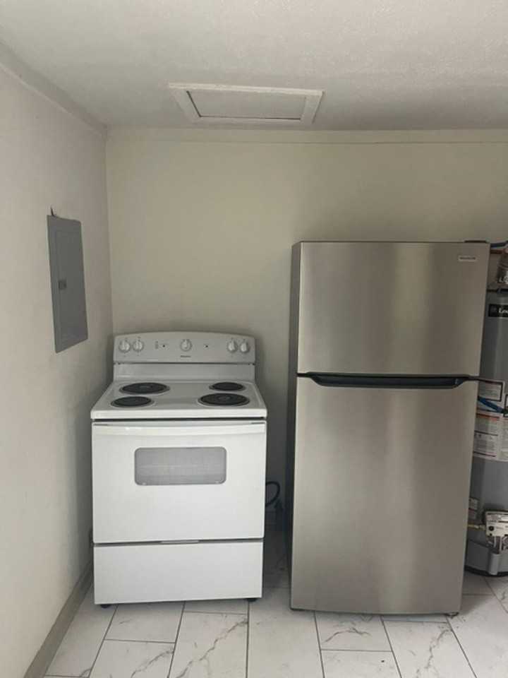 923 E 14th Ave - Photo 3 of 5