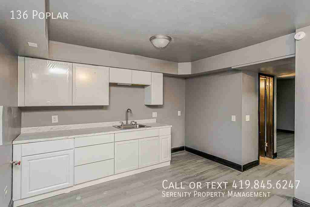 136 Poplar St - Photo 4 of 16