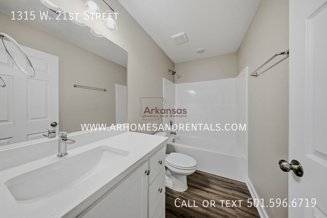 1315 W 21st St - Photo 6 of 16