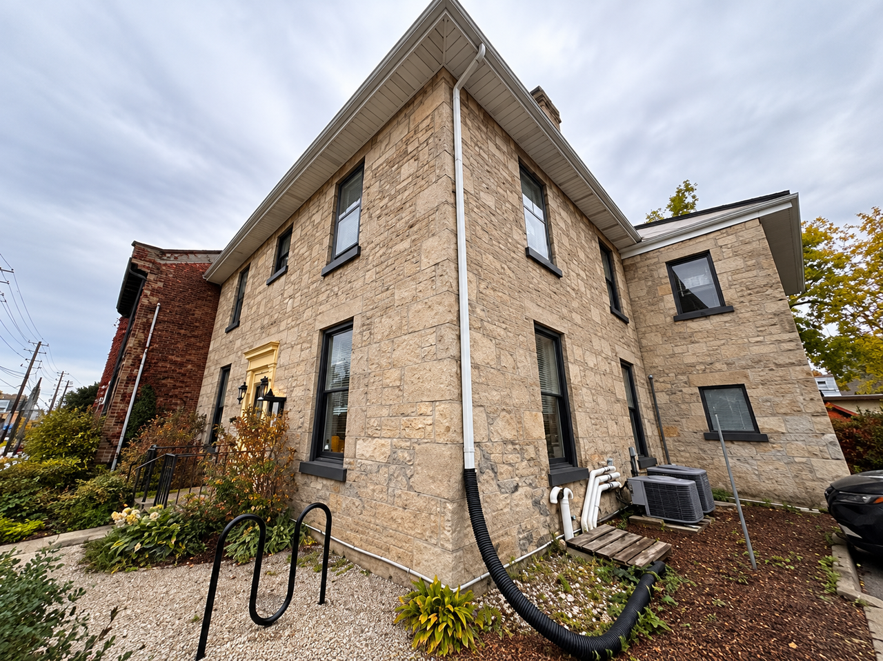 214 Woolwich St - Photo 2 of 12