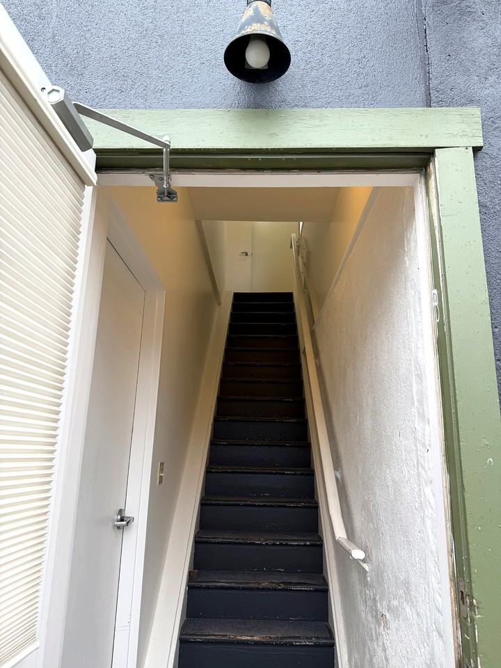 214 Woolwich St - Photo 3 of 12