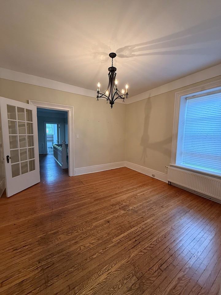 214 Woolwich St - Photo 5 of 12