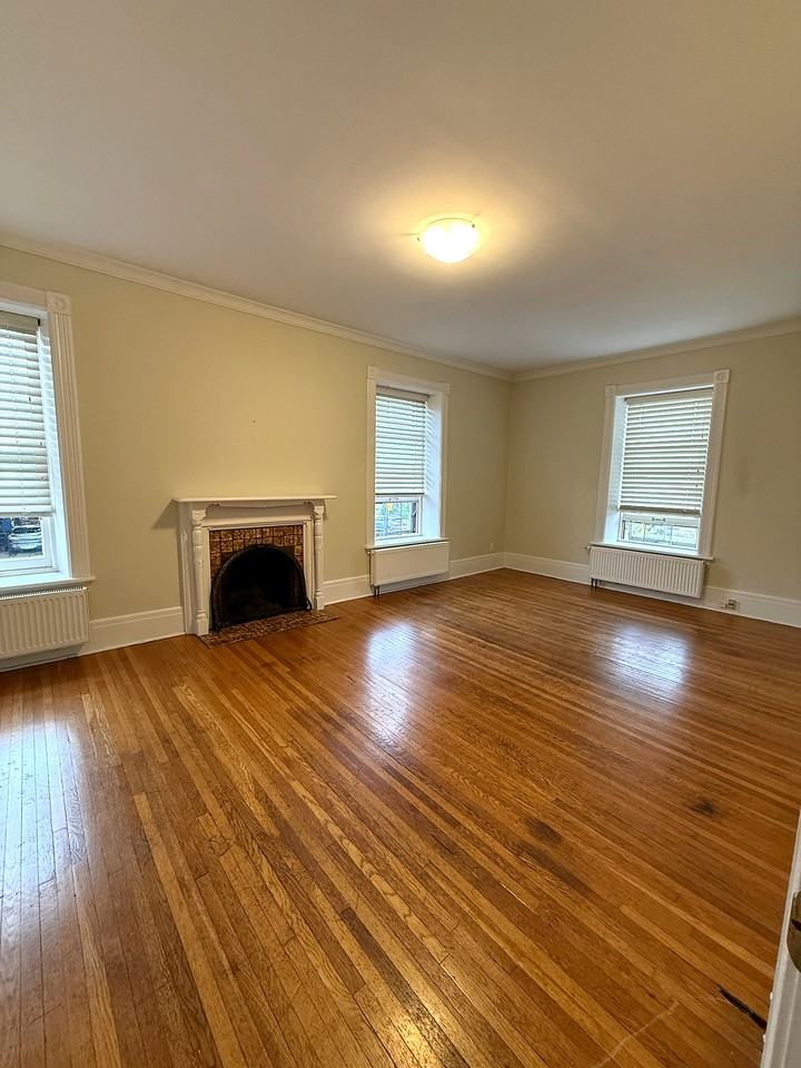 214 Woolwich St - Photo 6 of 12