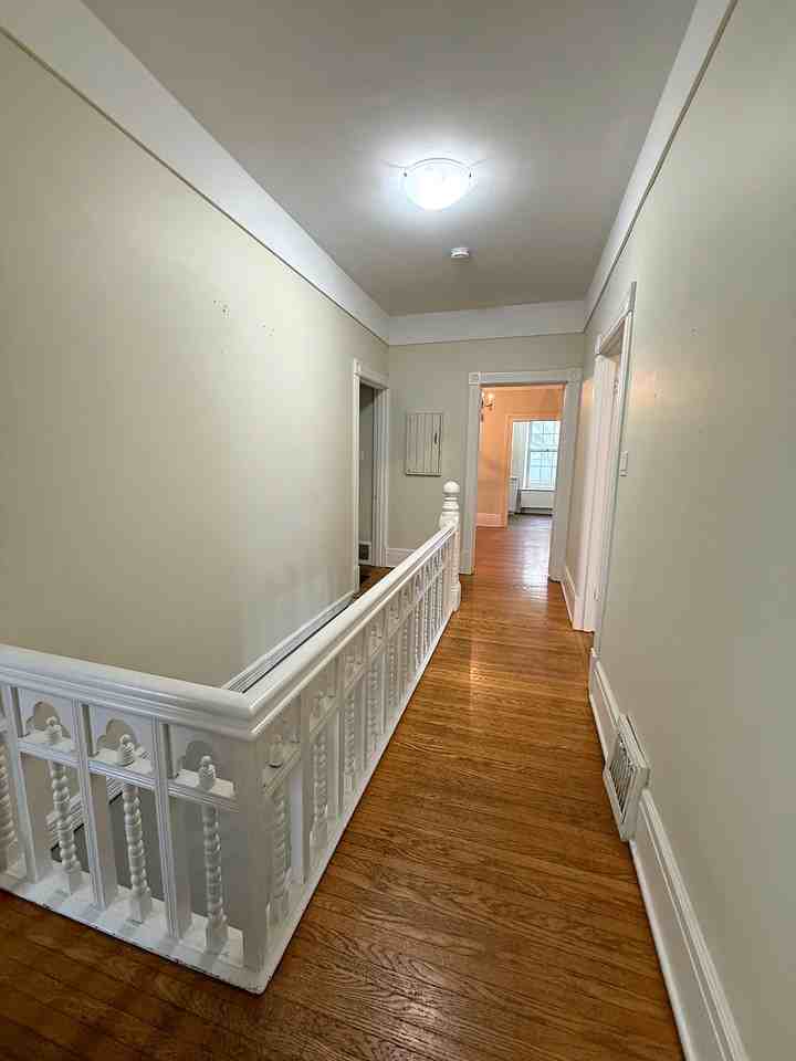 214 Woolwich St - Photo 7 of 12