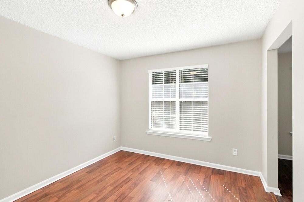 412 Gresham Dr - Photo 7 of 17