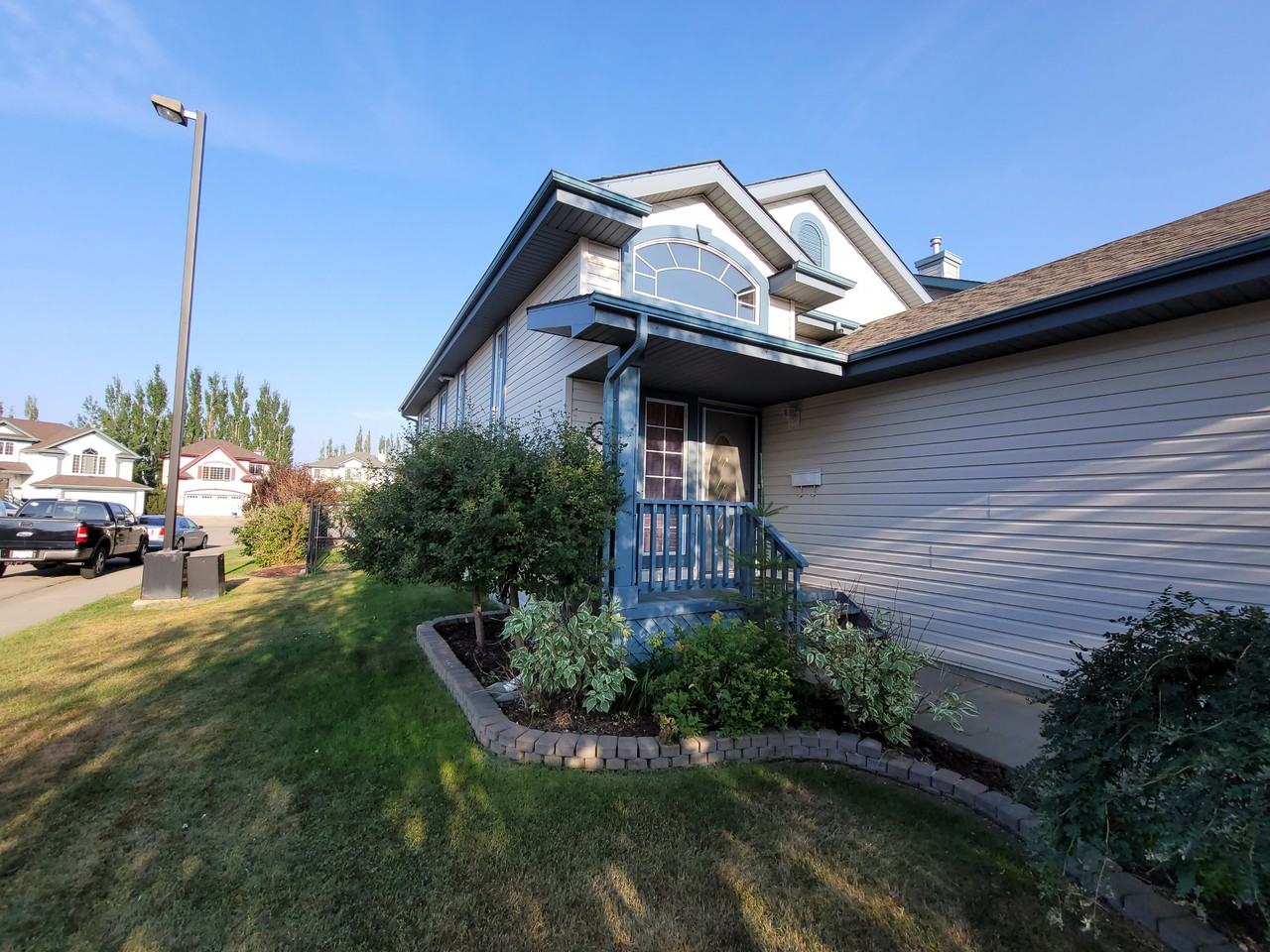 568 Glenwright Cres Nw - Photo 2 of 20