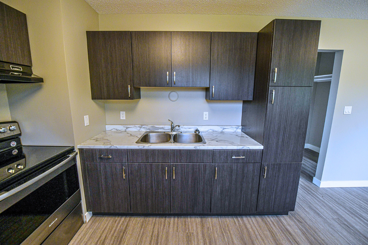 9310 108 Ave - Photo 4 of 10
