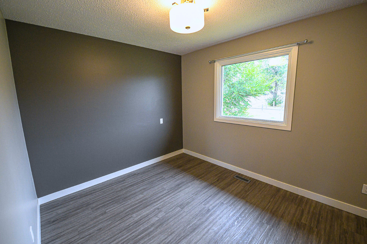 9310 108 Ave - Photo 5 of 10