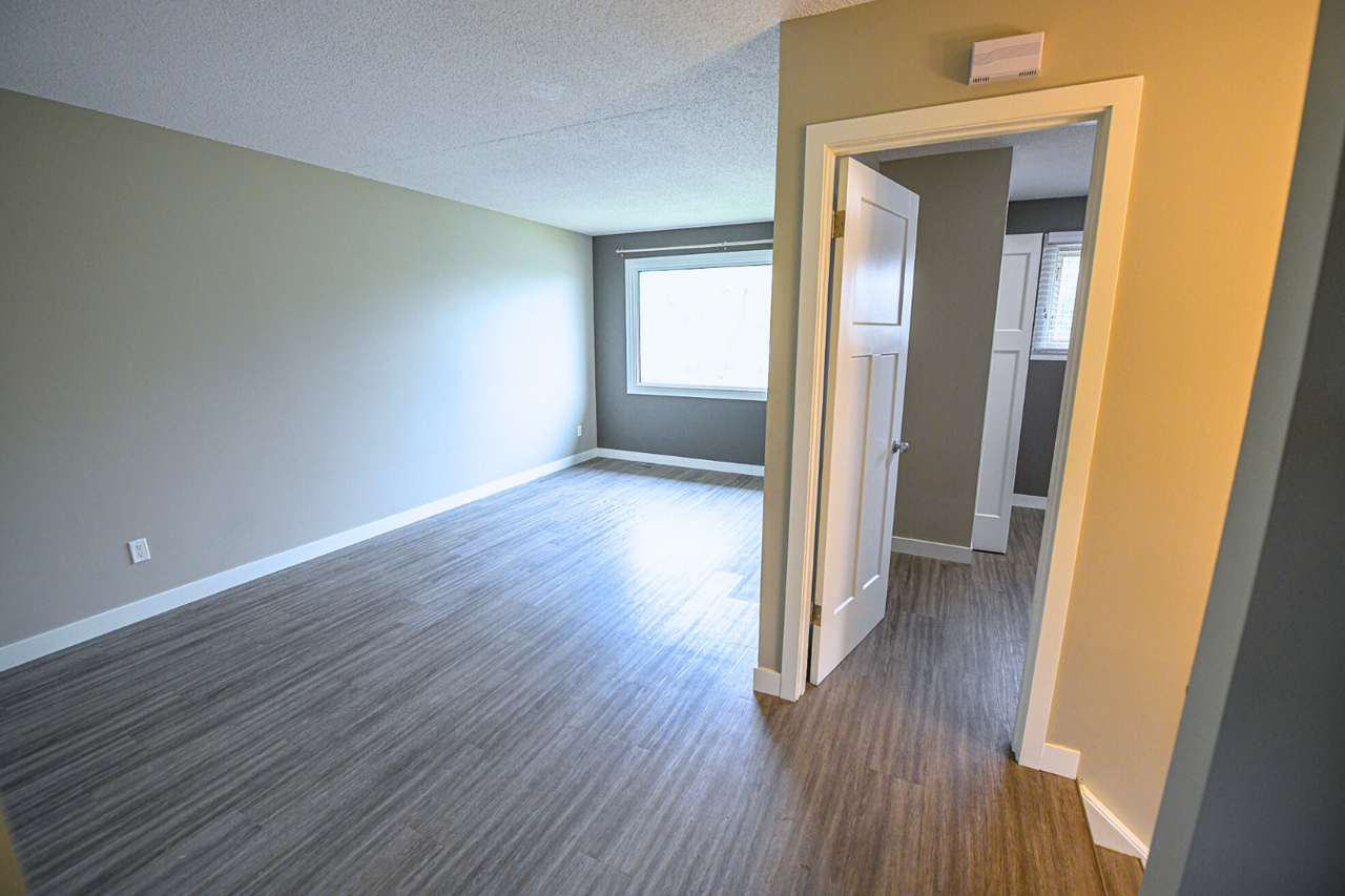 9310 108 Ave - Photo 6 of 10