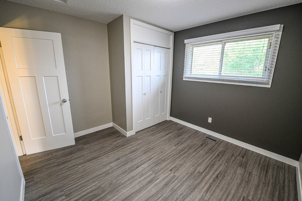 9310 108 Ave - Photo 7 of 10