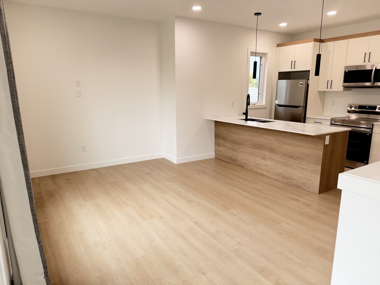 255 Ferry Rd - Photo 3 of 15