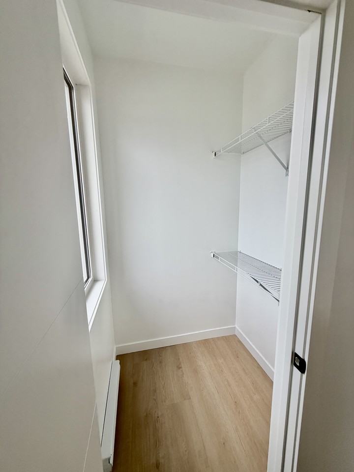 255 Ferry Rd - Photo 6 of 15