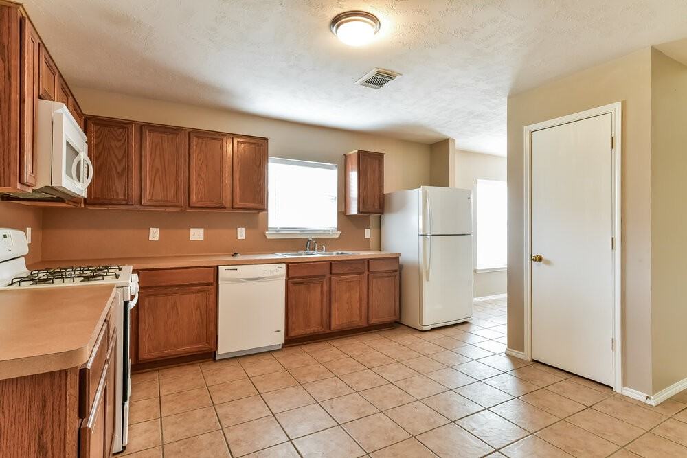 7911 Northfork Hollow Ln - Photo 5 of 15