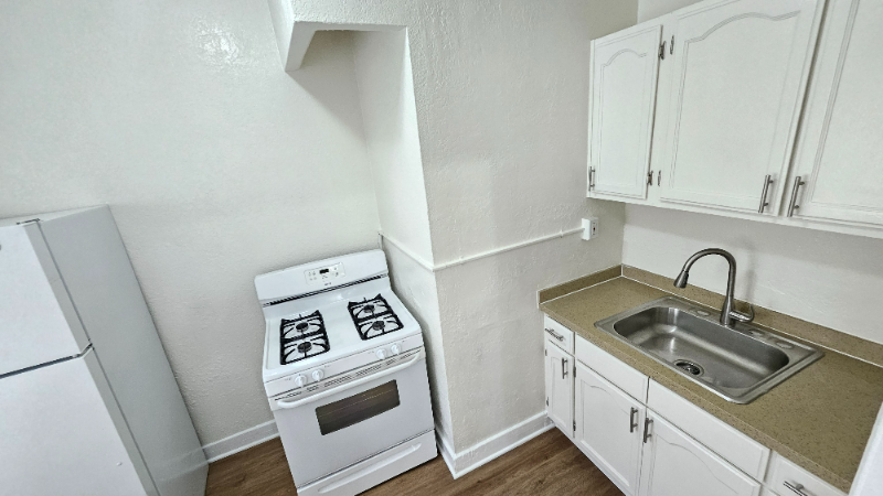 1185 E Vernon Ave #17 - Photo 5 of 13