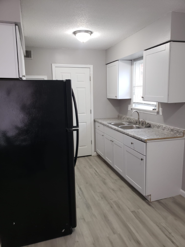 744 Demaret Dr #2 - Photo 4 of 31