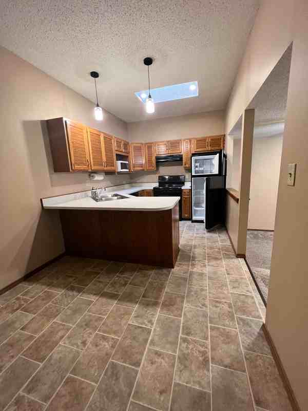 922 Connecticut Ave - Photo 6 of 17