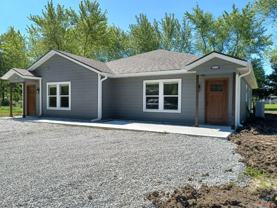 402 W Benton St - Photo 1 of 1