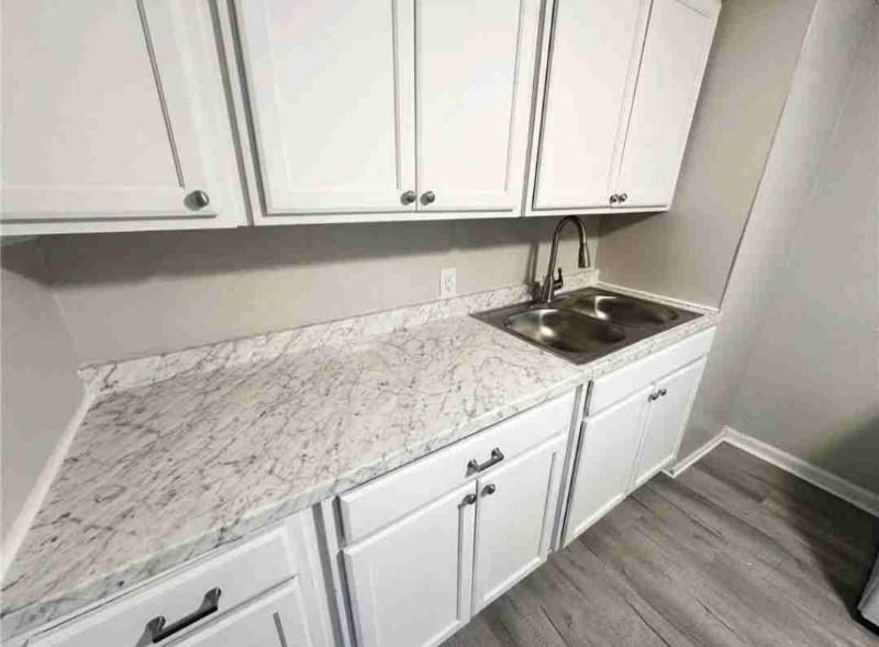 623 Westwood St - Photo 4 of 16