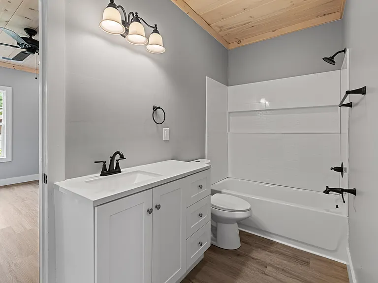 545 6th St - Photo 6 of 10