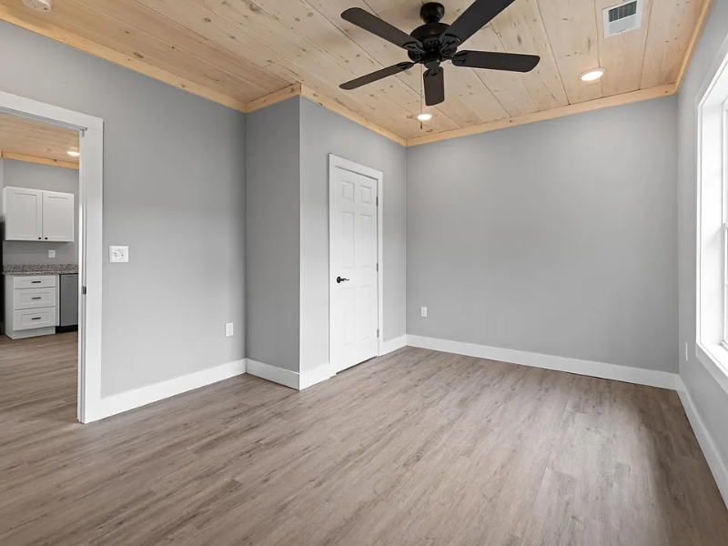545 6th St - Photo 7 of 10
