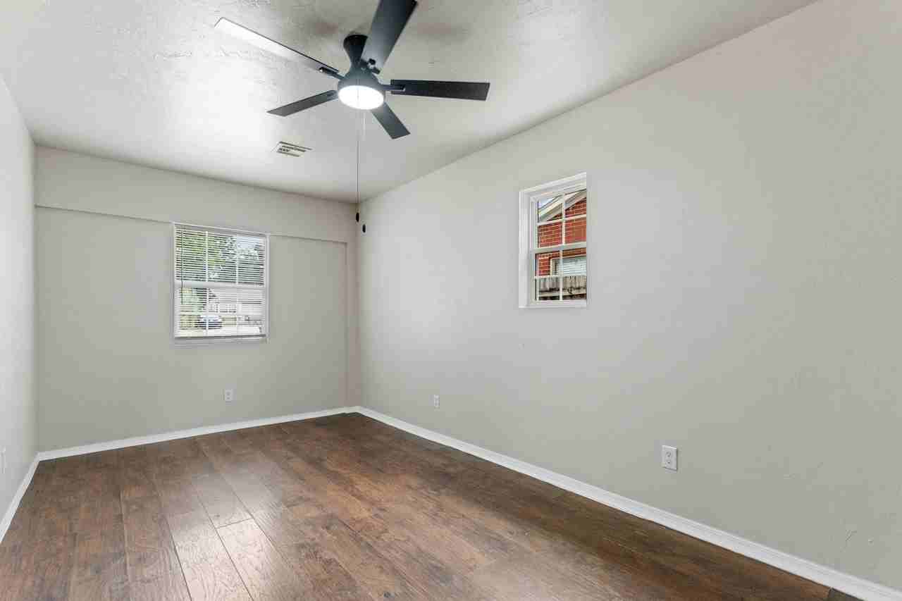 1401 Sw 64th St - Photo 5 of 16