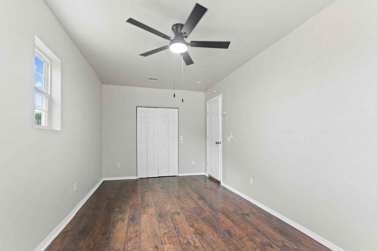 1401 Sw 64th St - Photo 6 of 16