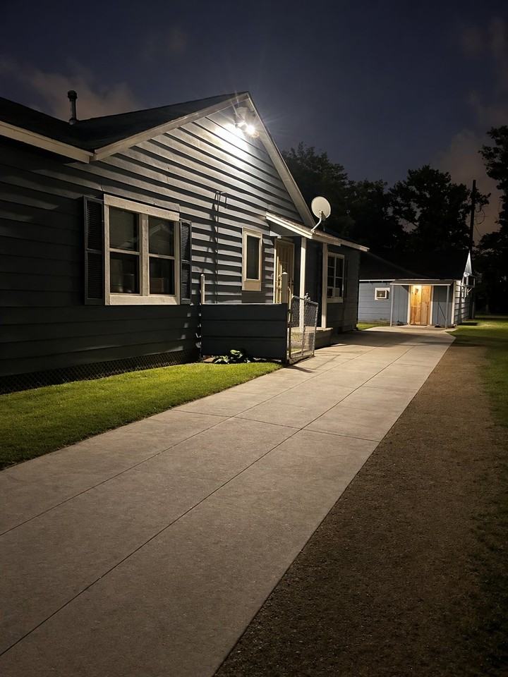 2521 Texas Ave #B - Photo 3 of 7