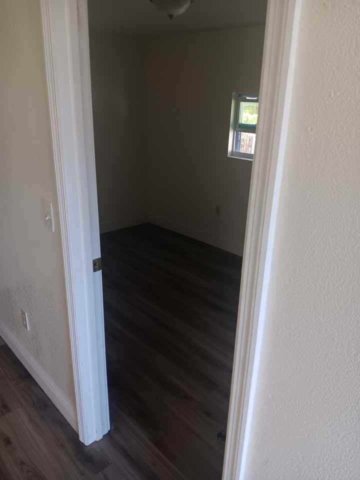 8912 N Ashley St #B - Photo 2 of 3