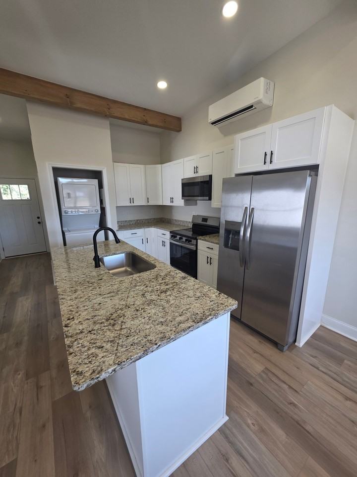 103 Ginny Ln - Photo 3 of 13