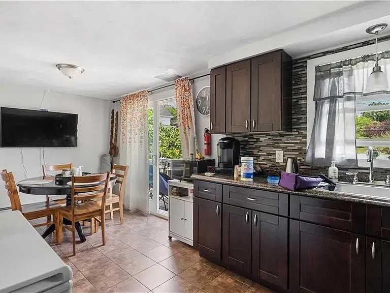 23 Fiume St #A - Photo 3 of 7