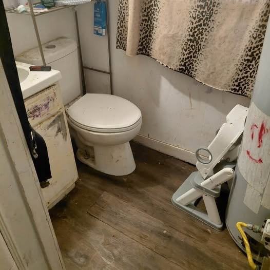 605 Roberts St - Photo 6 of 8