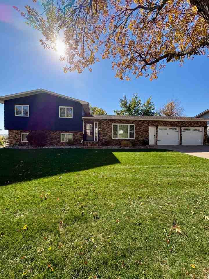 1709 Terrace Dr - Photo 4 of 17