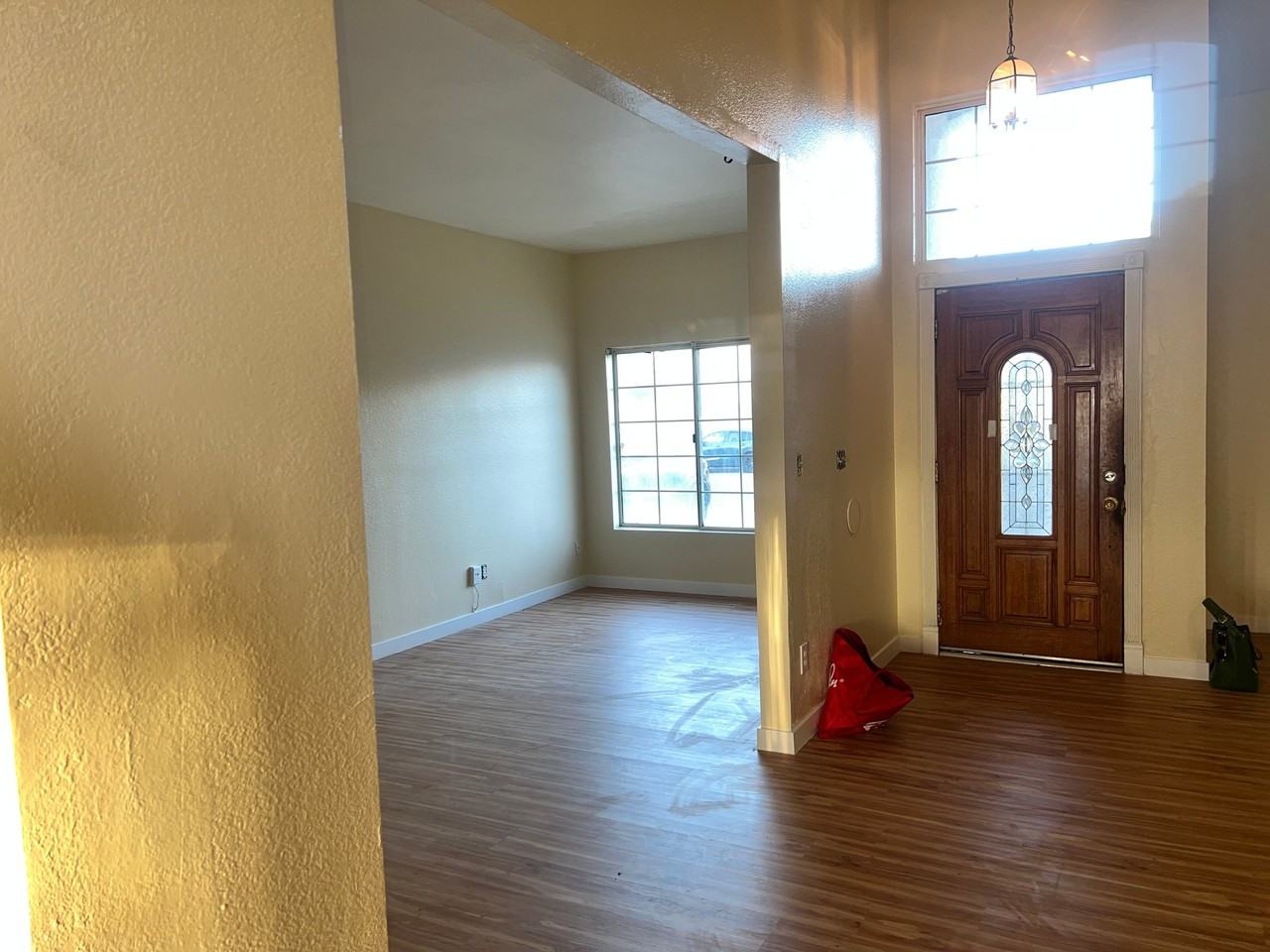 39505 Hawthorne St - Photo 2 of 11
