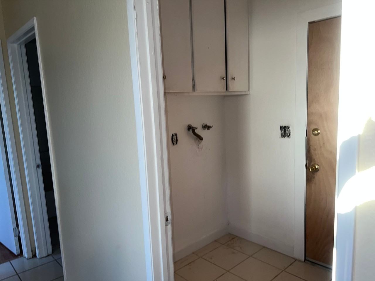 39505 Hawthorne St - Photo 3 of 11